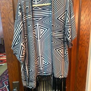 Tyche Black and White Geometric Tunic